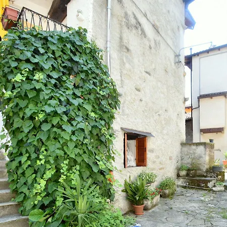 Quaint Holiday Home In Oggebbio With Balcony *