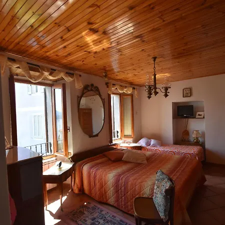 Quaint Holiday Home In Oggebbio With Balcony Casa de Férias *