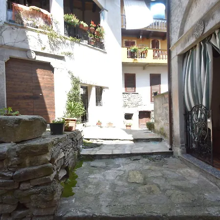 Casa de Férias Quaint Holiday Home In Oggebbio With Balcony Oggebbio