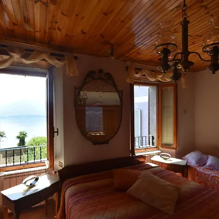 Casa de Férias Quaint Holiday Home In Oggebbio With Balcony Oggebbio